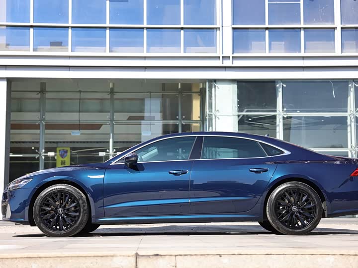 Фото 8 - Audi A7L