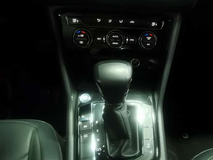 Фото 11 - Volkswagen Tiguan L Pro