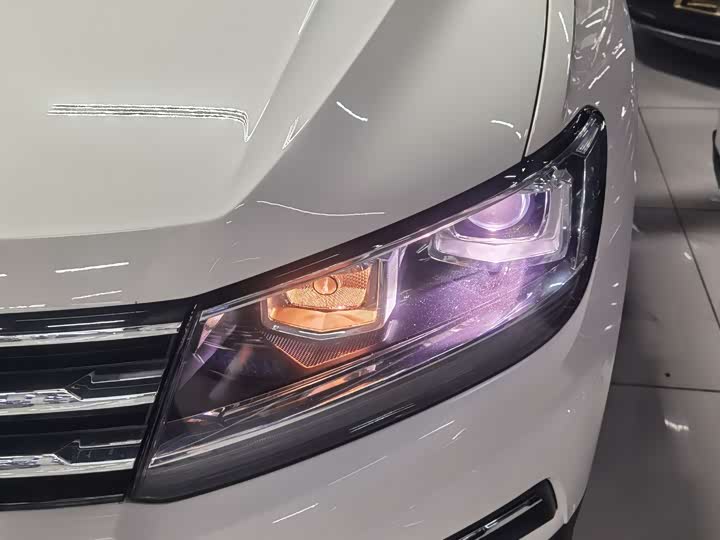 Фото 18 - Volkswagen Tiguan L Pro