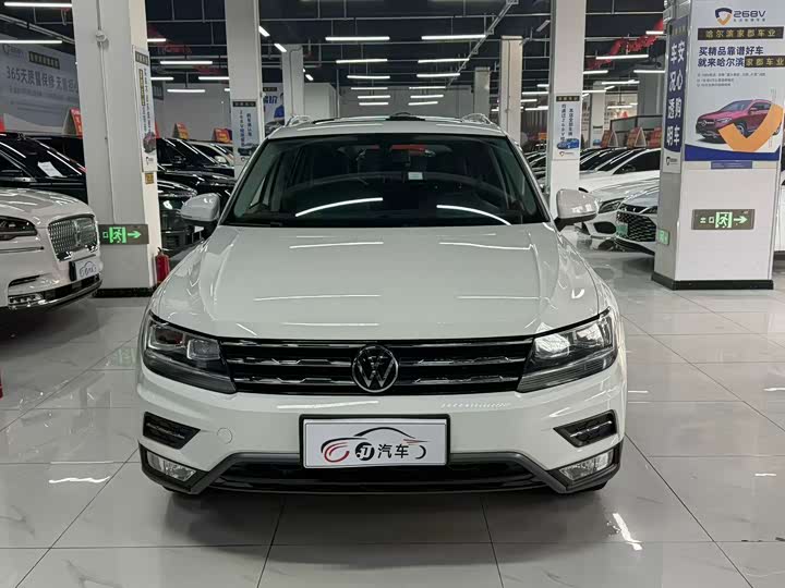 Фото 2 - Volkswagen Tiguan L Pro