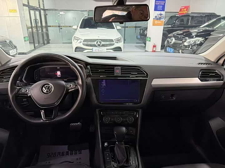 Фото 8 - Volkswagen Tiguan L Pro
