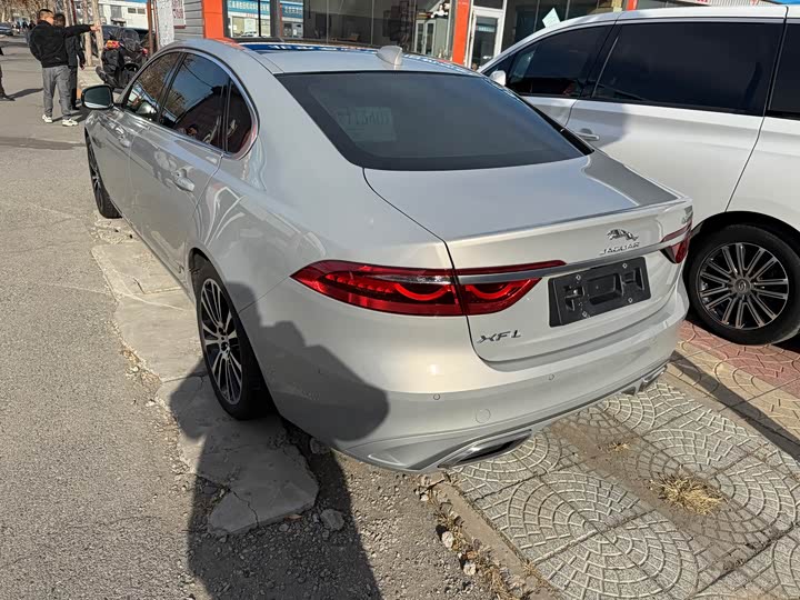 Фото 8 - Jaguar XF L