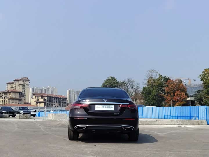 Фото 13 - Mercedes-Benz E-Class