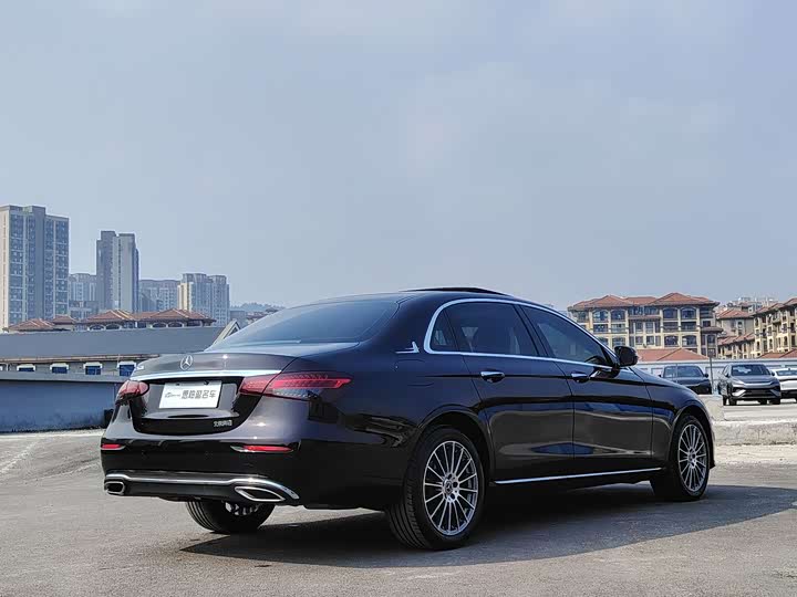 Фото 14 - Mercedes-Benz E-Class