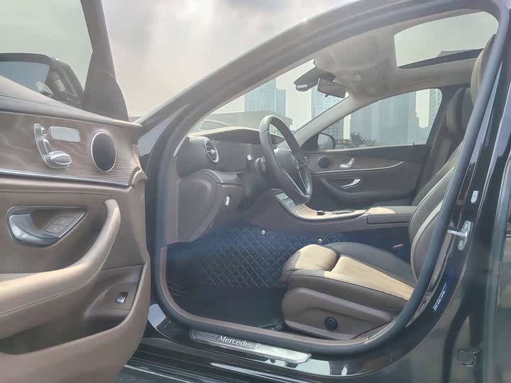 Фото 6 - Mercedes-Benz E-Class