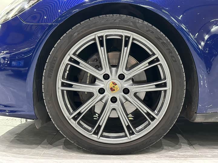 Фото 10 - Porsche Panamera