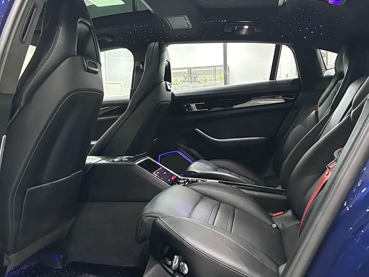 Фото 14 - Porsche Panamera