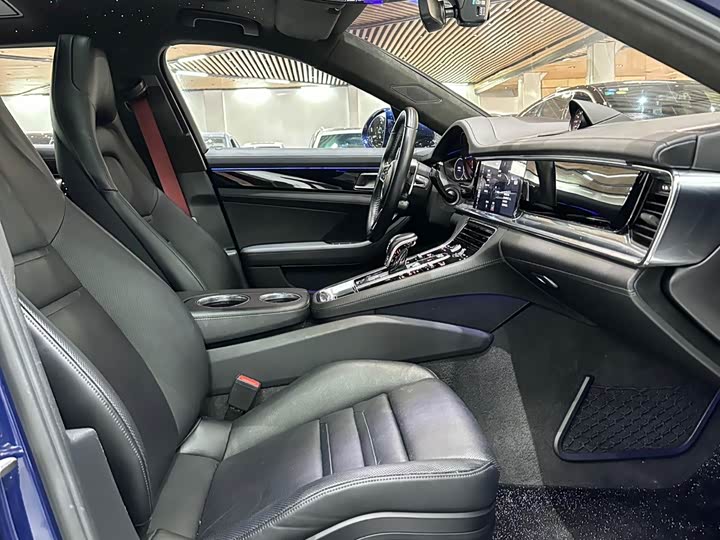 Фото 18 - Porsche Panamera