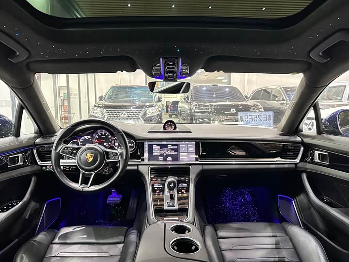 Фото 19 - Porsche Panamera