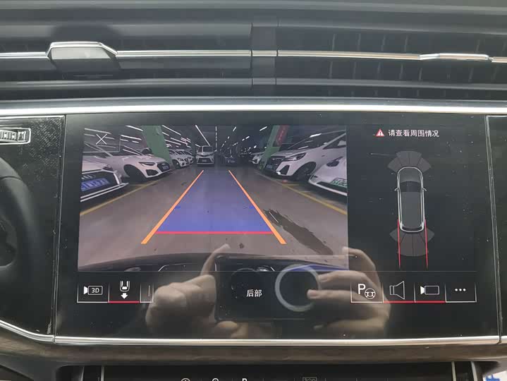 Фото 11 - Audi Q7