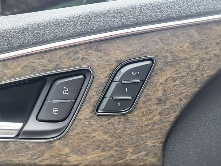 Фото 13 - Audi Q7