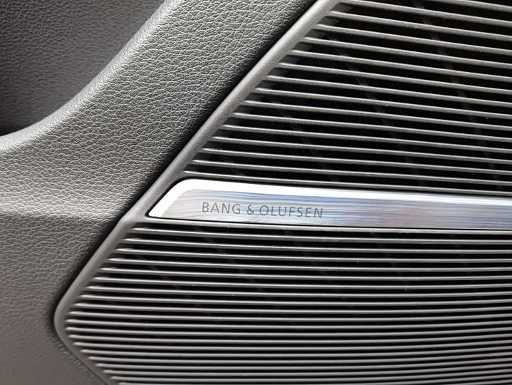 Фото 14 - Audi Q7