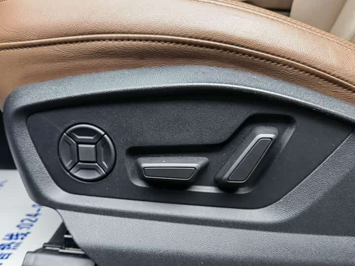 Фото 15 - Audi Q7