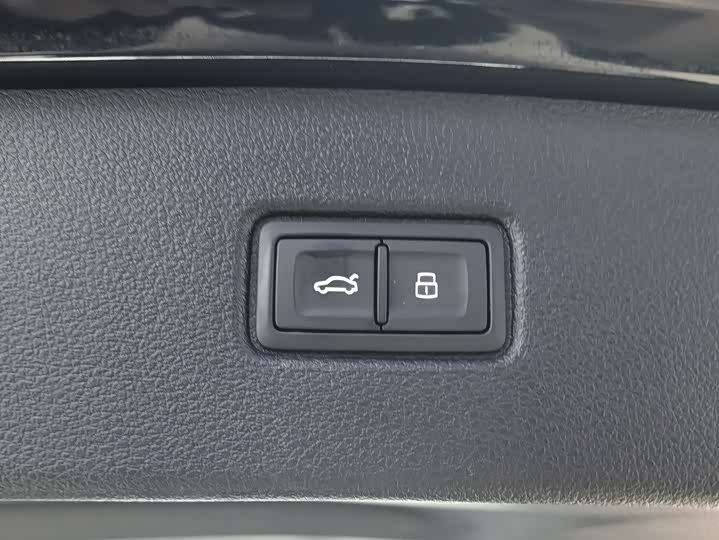 Фото 16 - Audi Q7