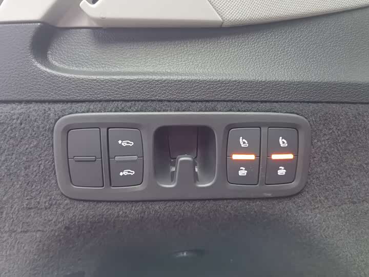 Фото 17 - Audi Q7