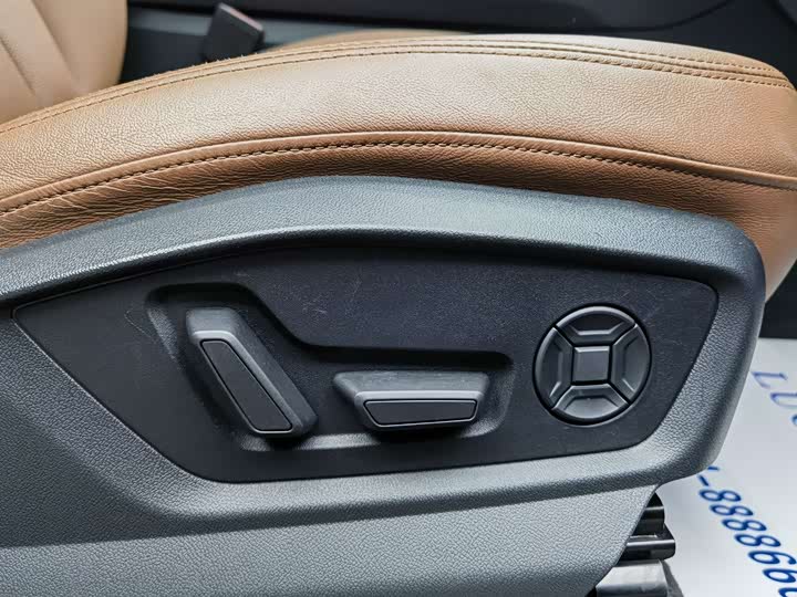 Фото 18 - Audi Q7