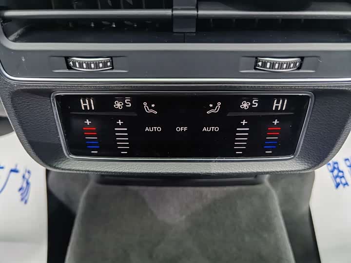 Фото 19 - Audi Q7