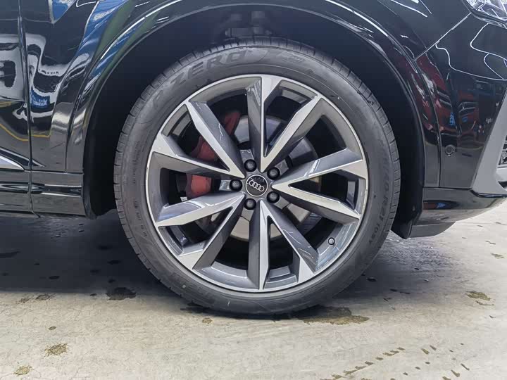 Фото 20 - Audi Q7