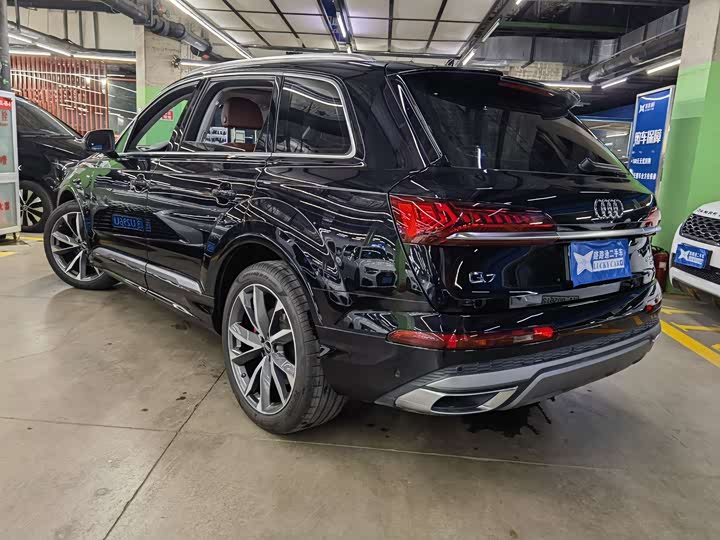 Фото 4 - Audi Q7