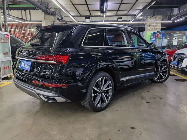 Фото 6 - Audi Q7