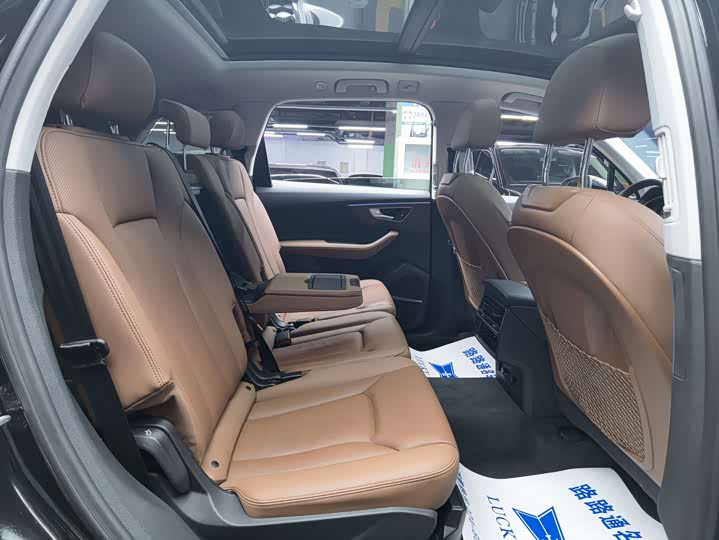 Фото 9 - Audi Q7