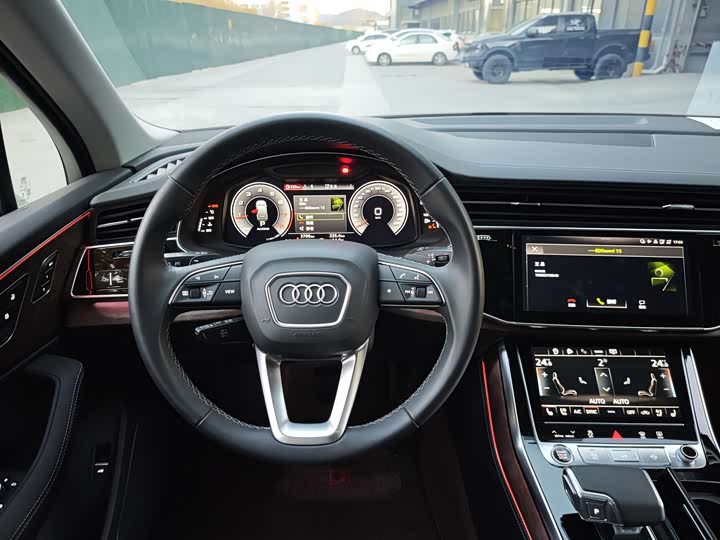 Фото 4 - Audi Q7