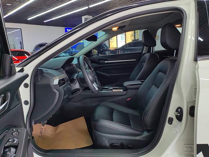 Фото 9 - Nissan Teana