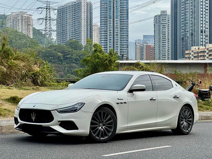 Фото 1 - Maserati Ghibli