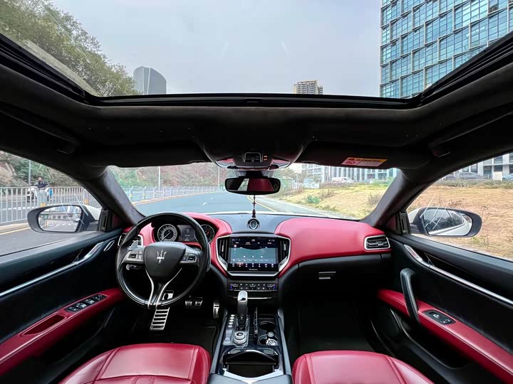 Фото 7 - Maserati Ghibli