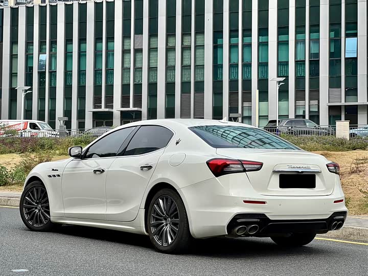 Фото 9 - Maserati Ghibli