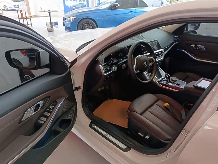 Фото 16 - BMW 3 Series