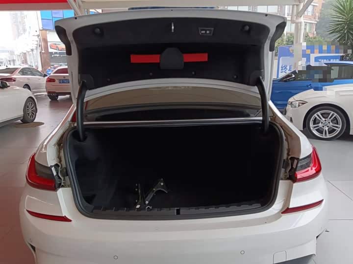 Фото 18 - BMW 3 Series