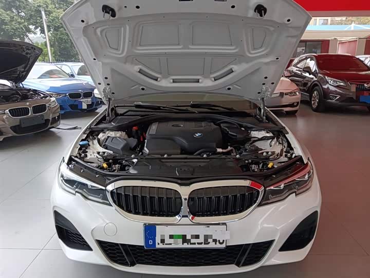 Фото 19 - BMW 3 Series