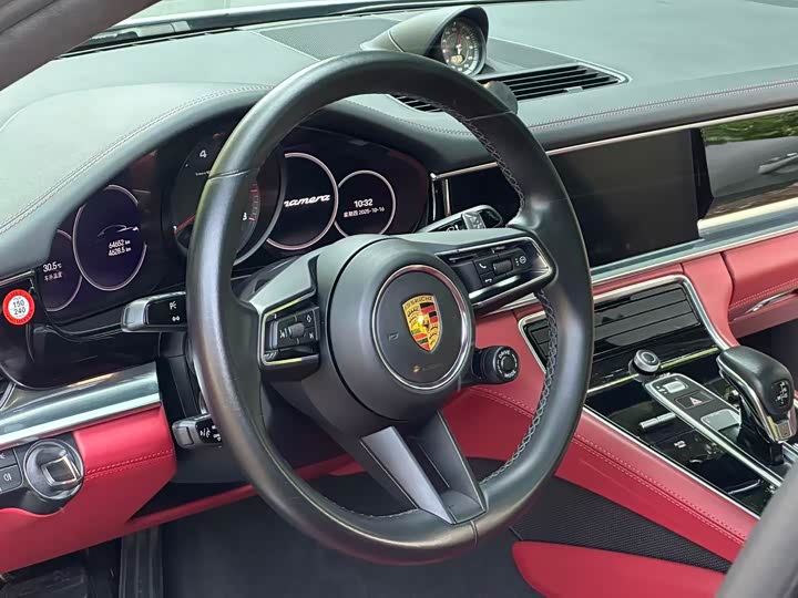 Фото 10 - Porsche Panamera