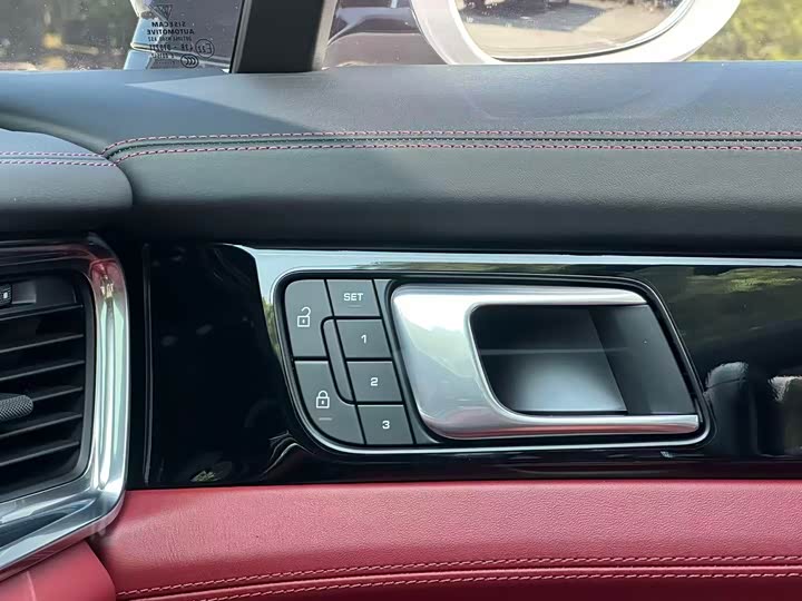 Фото 14 - Porsche Panamera