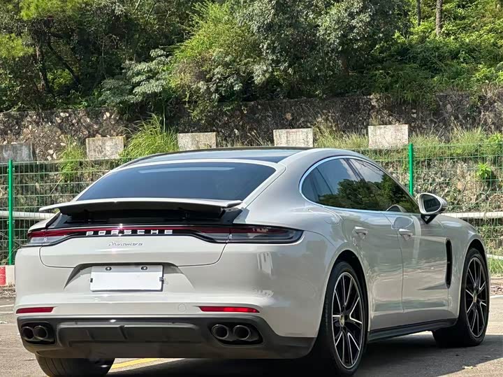 Фото 17 - Porsche Panamera