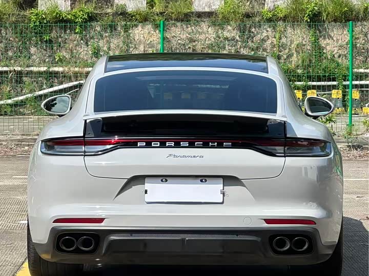 Фото 18 - Porsche Panamera