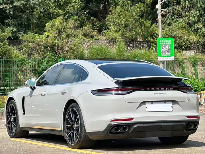 Фото 19 - Porsche Panamera