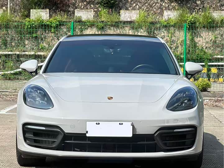 Фото 2 - Porsche Panamera
