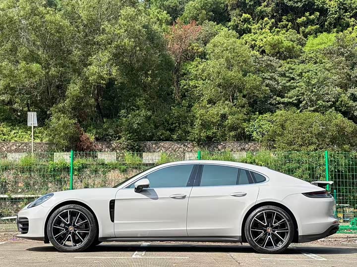 Фото 21 - Porsche Panamera