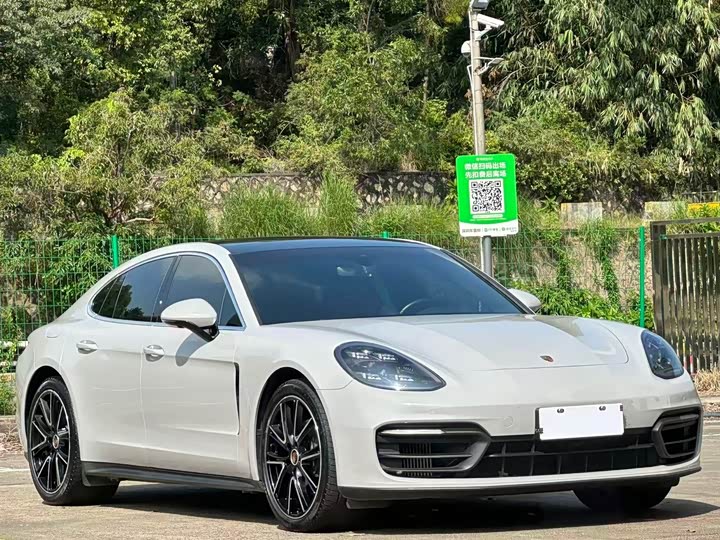 Фото 3 - Porsche Panamera