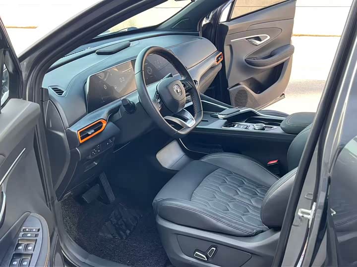 Фото 8 - Changan UNI-T