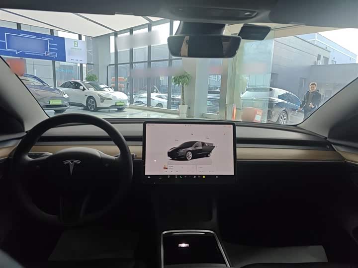 Фото 10 - Tesla Model 3