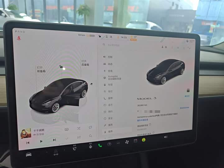 Фото 12 - Tesla Model 3