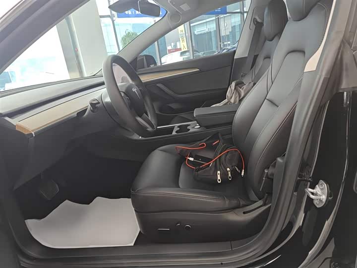 Фото 15 - Tesla Model 3