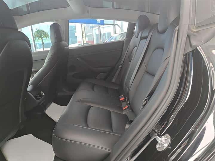 Фото 17 - Tesla Model 3