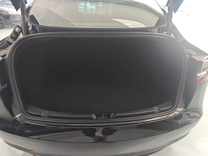 Фото 19 - Tesla Model 3