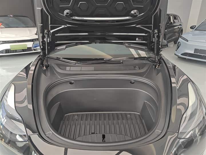 Фото 20 - Tesla Model 3