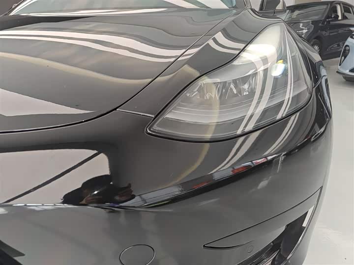 Фото 24 - Tesla Model 3