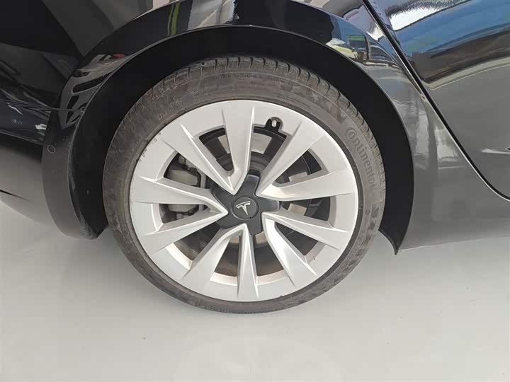 Фото 26 - Tesla Model 3